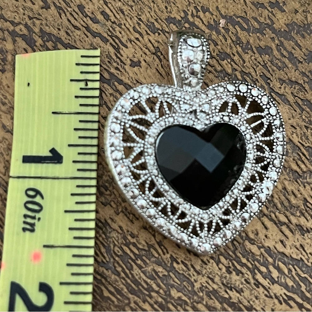 🖤Heart Shaped Magnetic Pendant - Picture 4 of 4